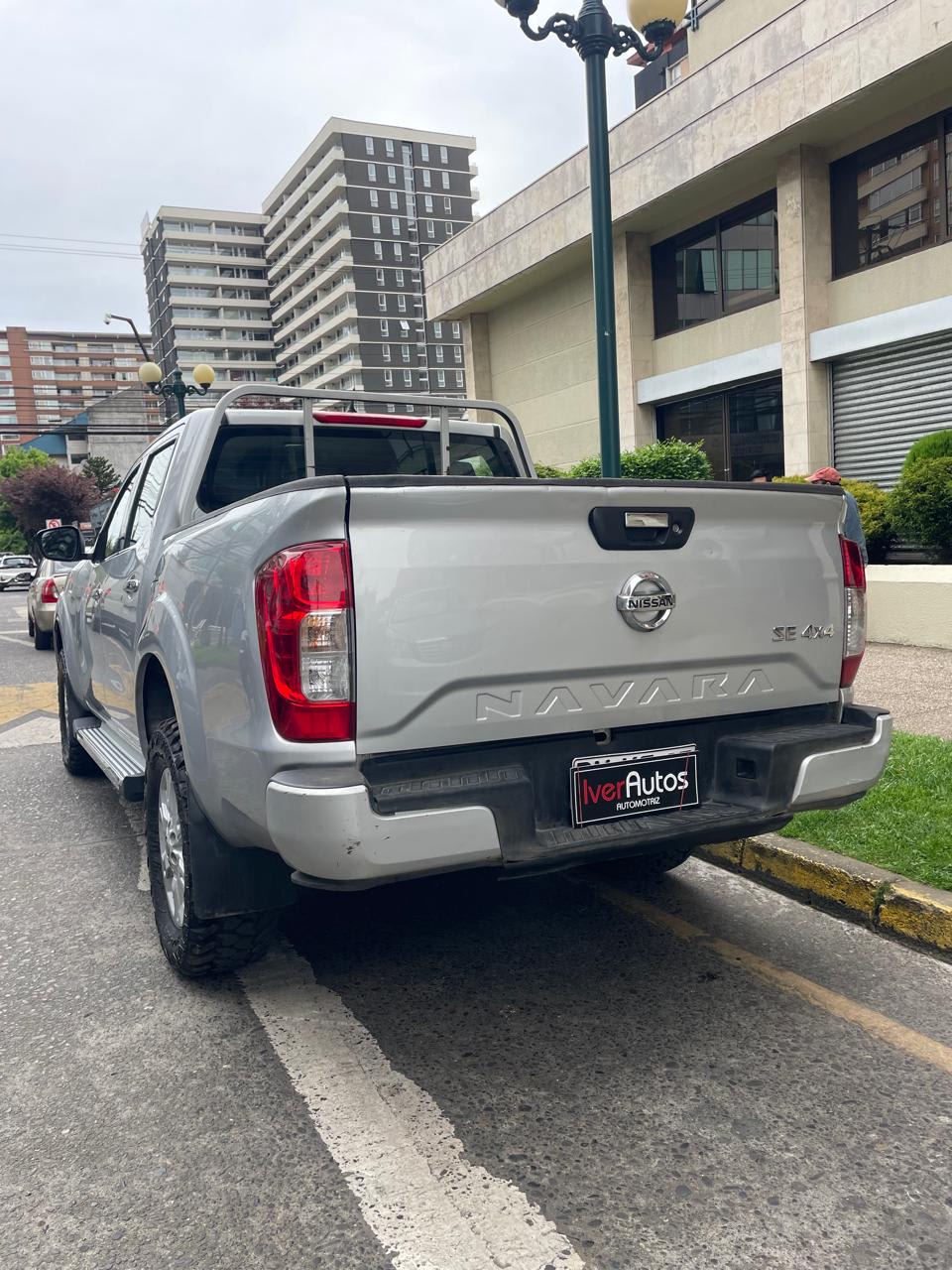 2021 Nissan Navara D CAB Plata - Miniatura 4