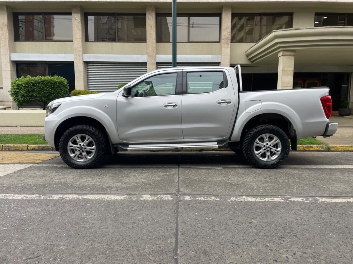 2021 Nissan Navara D CAB Plata - Miniatura 5
