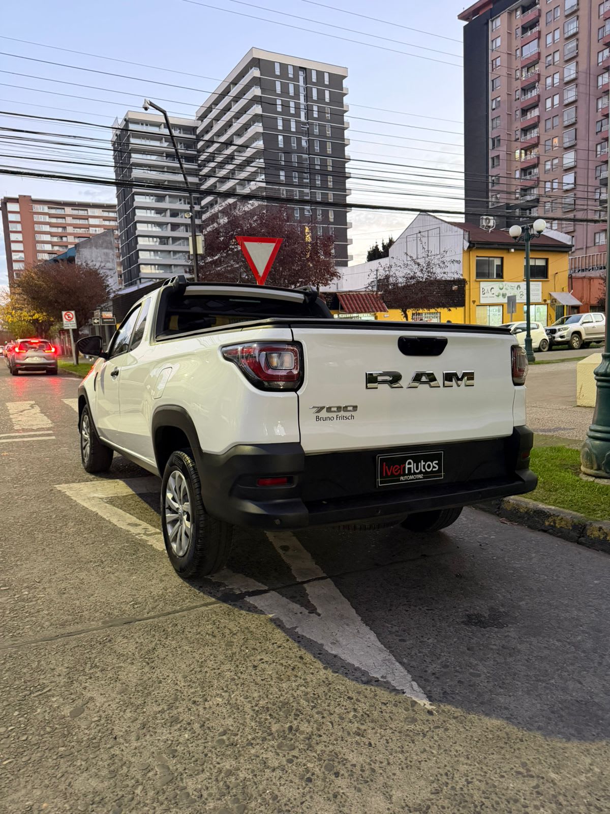 2025 Ram 700 SLT Blanco - Miniatura 5