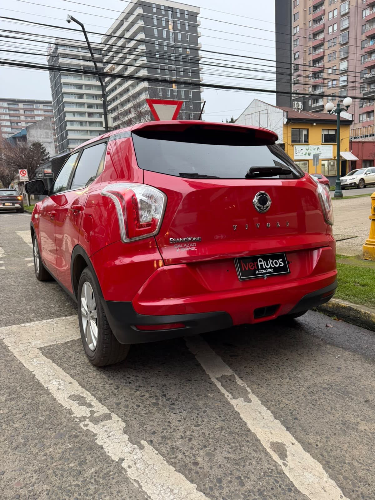 2017 SsangYong Tivoli Diesel Rojo - Miniatura 5