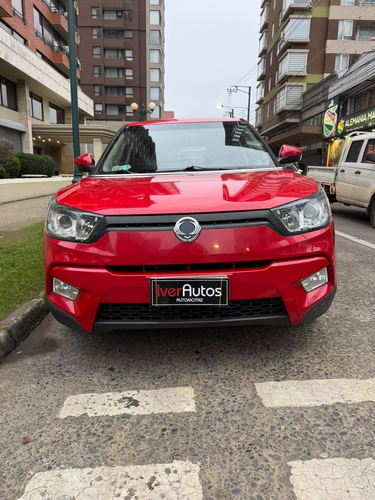 2017 SsangYong Tivoli Diesel Rojo - Miniatura 8