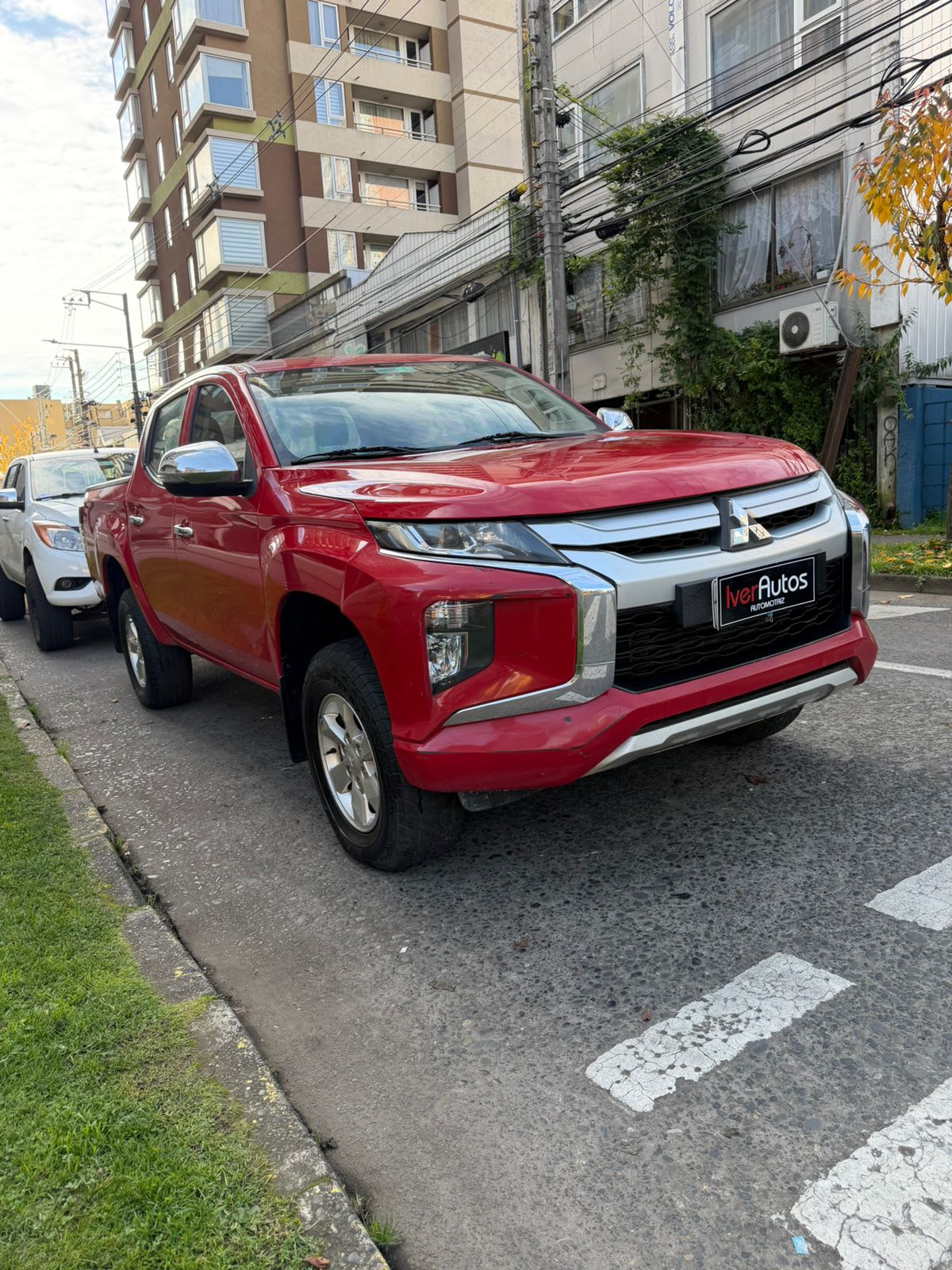 2021 Mitsubishi L200 Katana Rojo - Miniatura 7