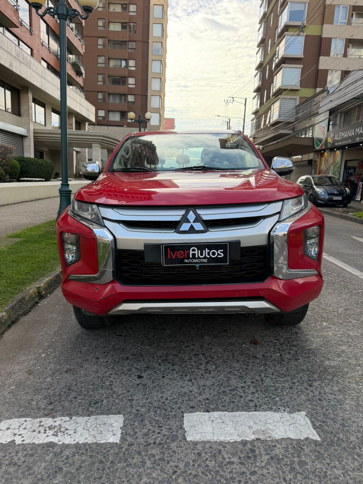 2021 Mitsubishi L200 Katana Rojo - Miniatura 9