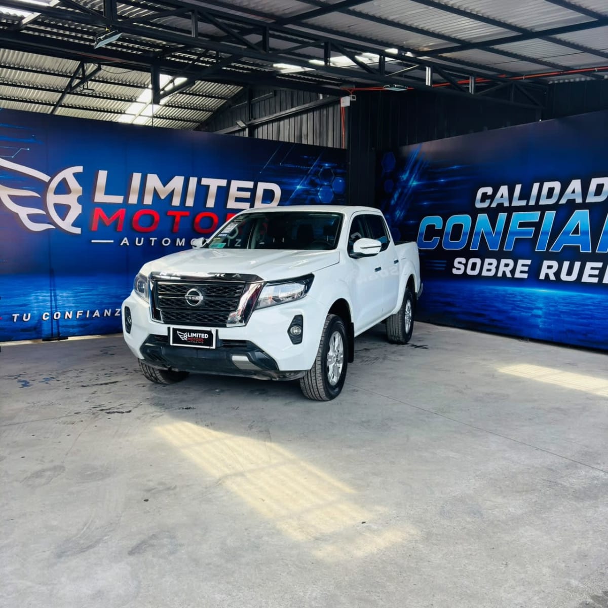 2024 Nissan NAVARA DC 2.3 MT 4X2 DC - Imagen 1