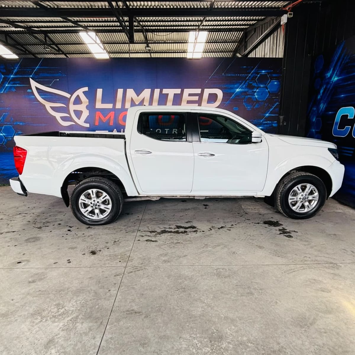 2024 Nissan NAVARA DC 2.3 MT 4X2 DC - Miniatura 6