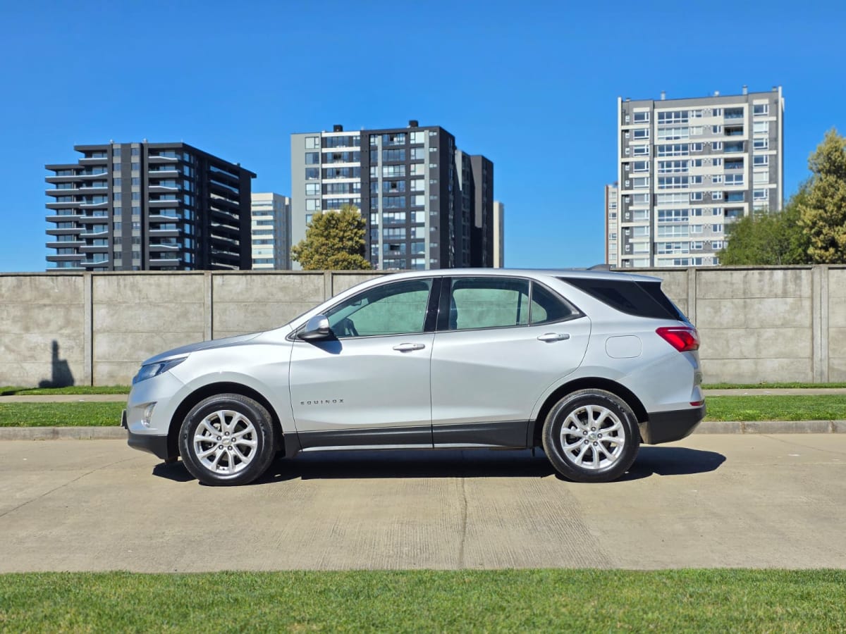 2020 Chevrolet EQUINOX LS FWD LS Plateado - Miniatura 3