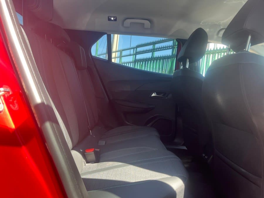 2023 PEUGEOT 2008 PURETECH 130 1.2 PURETECH Rojo - Miniatura 3