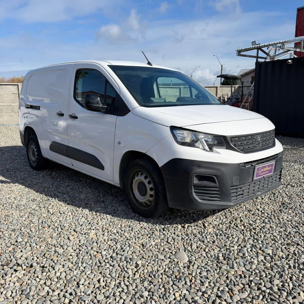 2022 Peugeot Partner - Miniatura 2