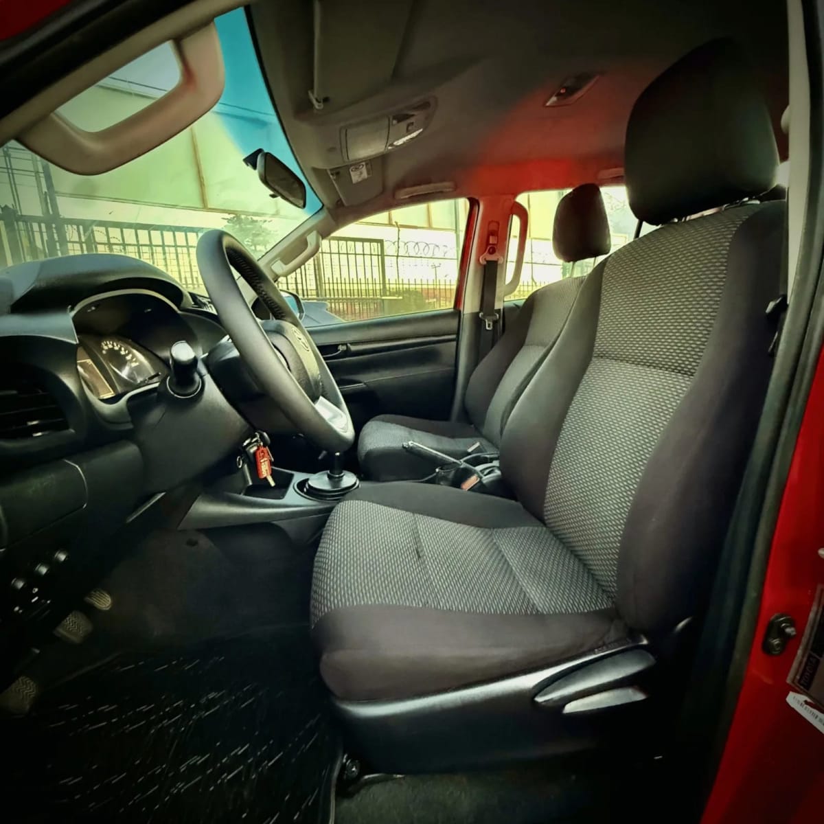 2026 Toyota Hilux D/Cab Rojo - Miniatura 2
