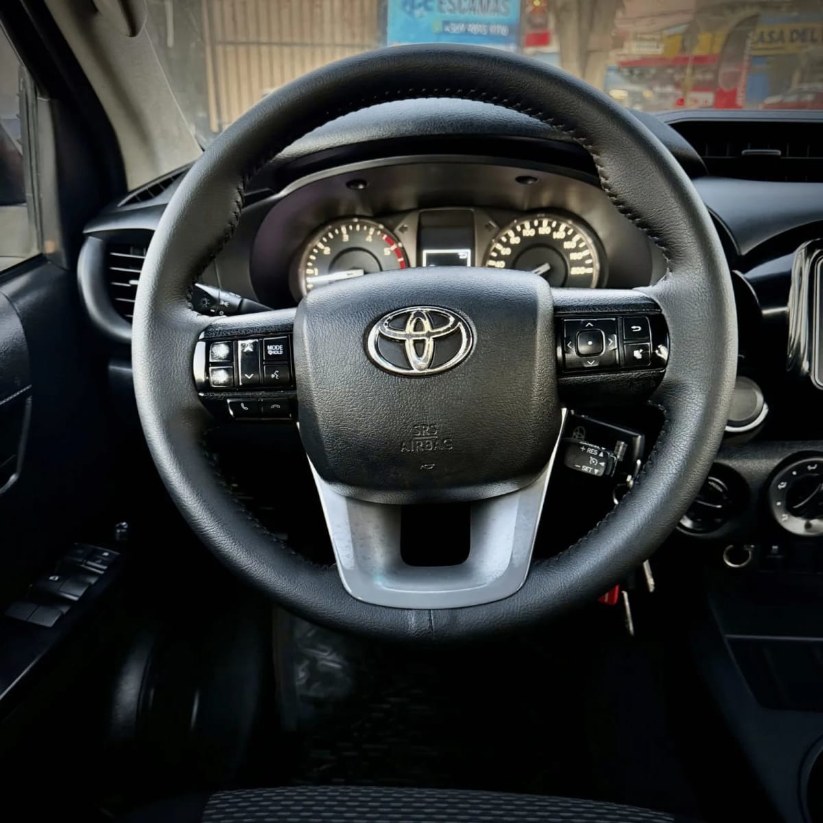 2026 Toyota Hilux D/Cab Rojo - Miniatura 8