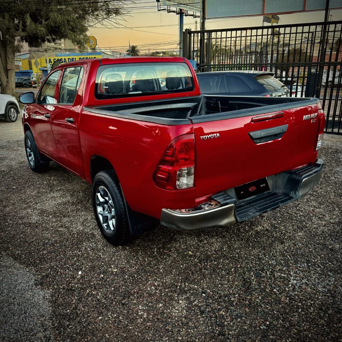 2026 Toyota Hilux D/Cab Rojo - Miniatura 10
