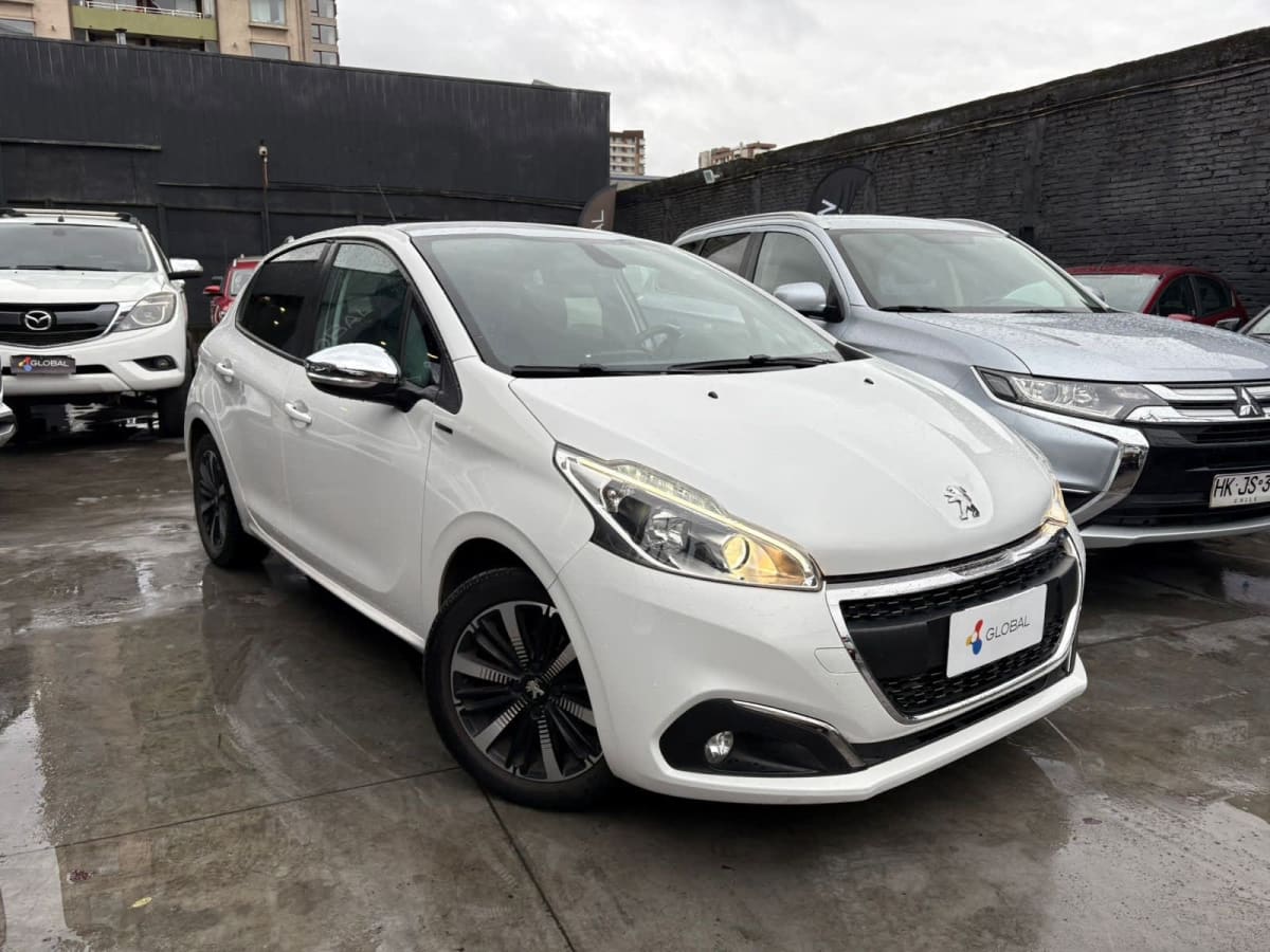 2023 PEUGEOT 208 1.2L Plata - Imagen 1