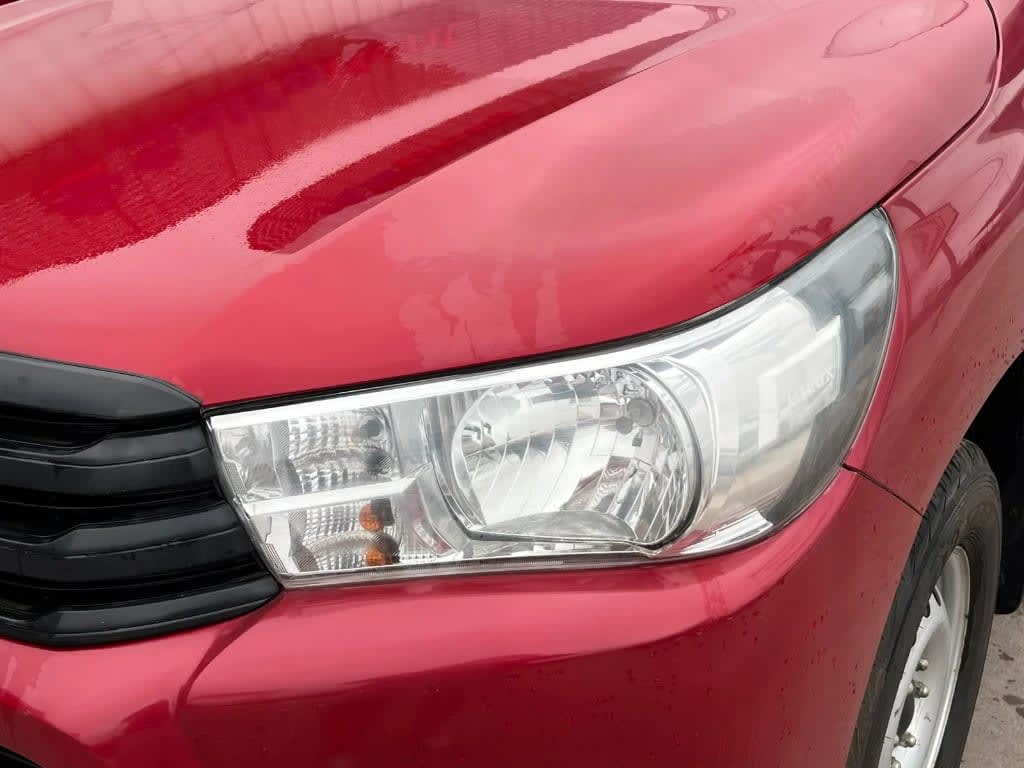 2024 Toyota Hilux DC Rojo - Miniatura 9