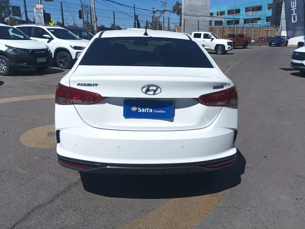 2024 Hyundai Accent 1.4 Blanco - Miniatura 6