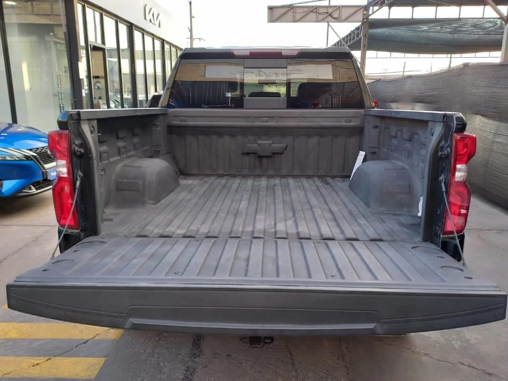 2022 Chevrolet Silverado 5.3 Negro - Miniatura 7