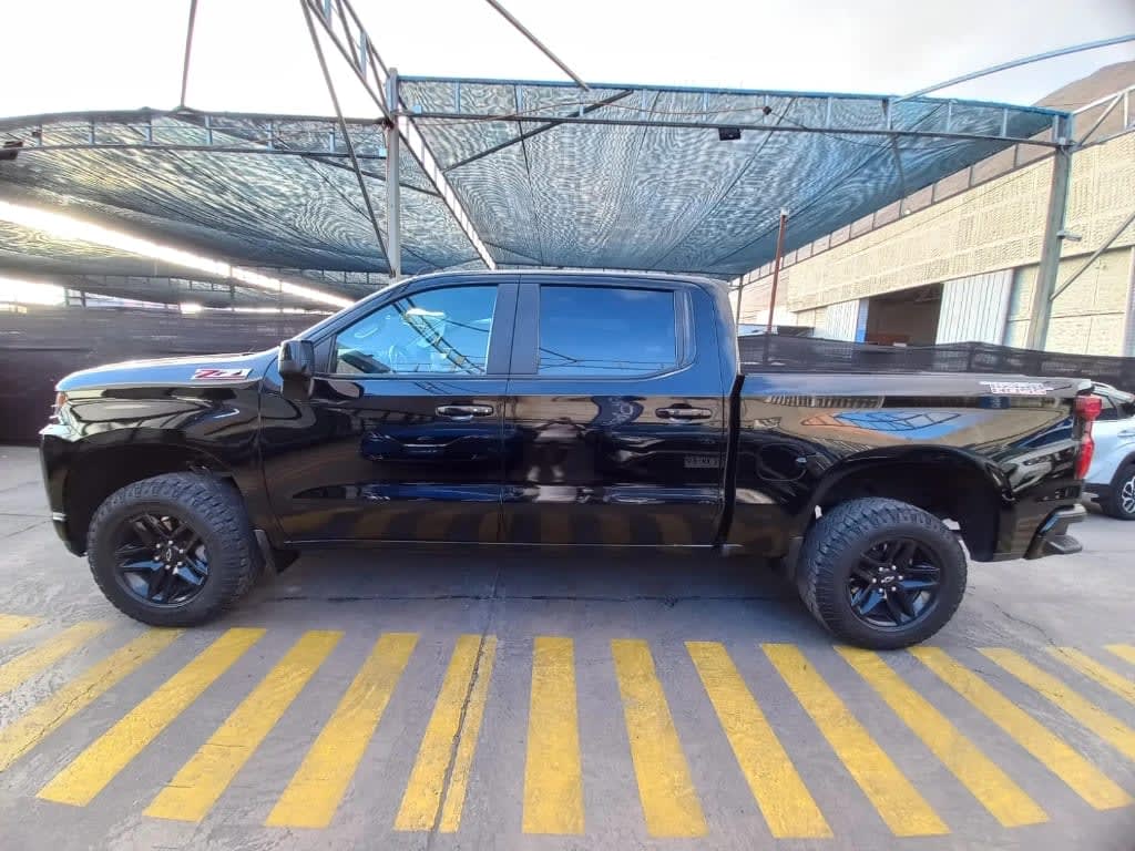 2022 Chevrolet Silverado 5.3 Negro - Miniatura 9