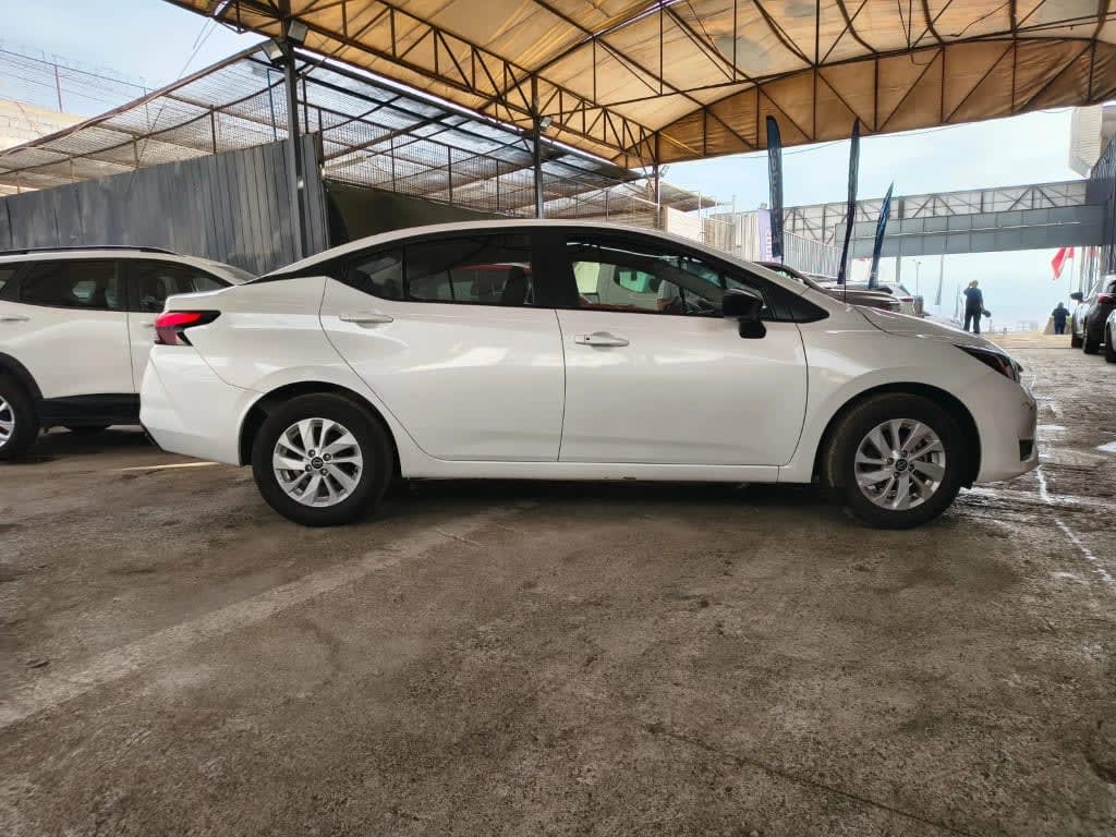 2025 Nissan Versa 1.6 Blanco - Miniatura 4