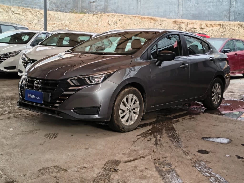 2025 Nissan Versa 1.6 Gris - Imagen 1