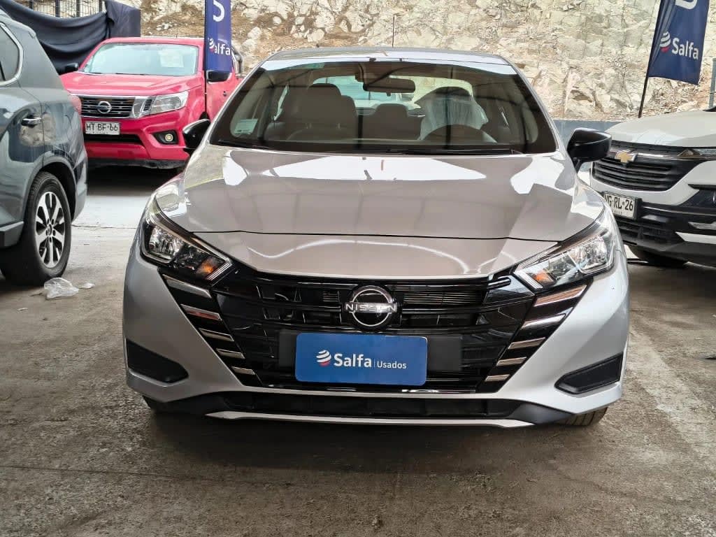 2025 Nissan Versa 1.6 Plata - Miniatura 2
