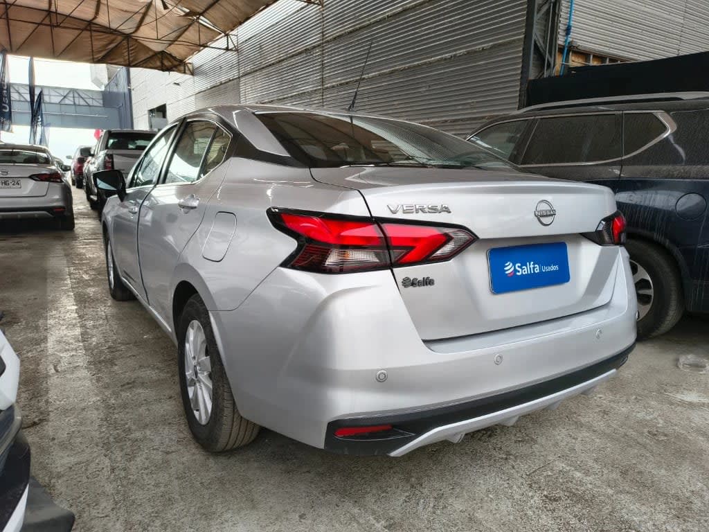 2025 Nissan Versa 1.6 Plata - Miniatura 6