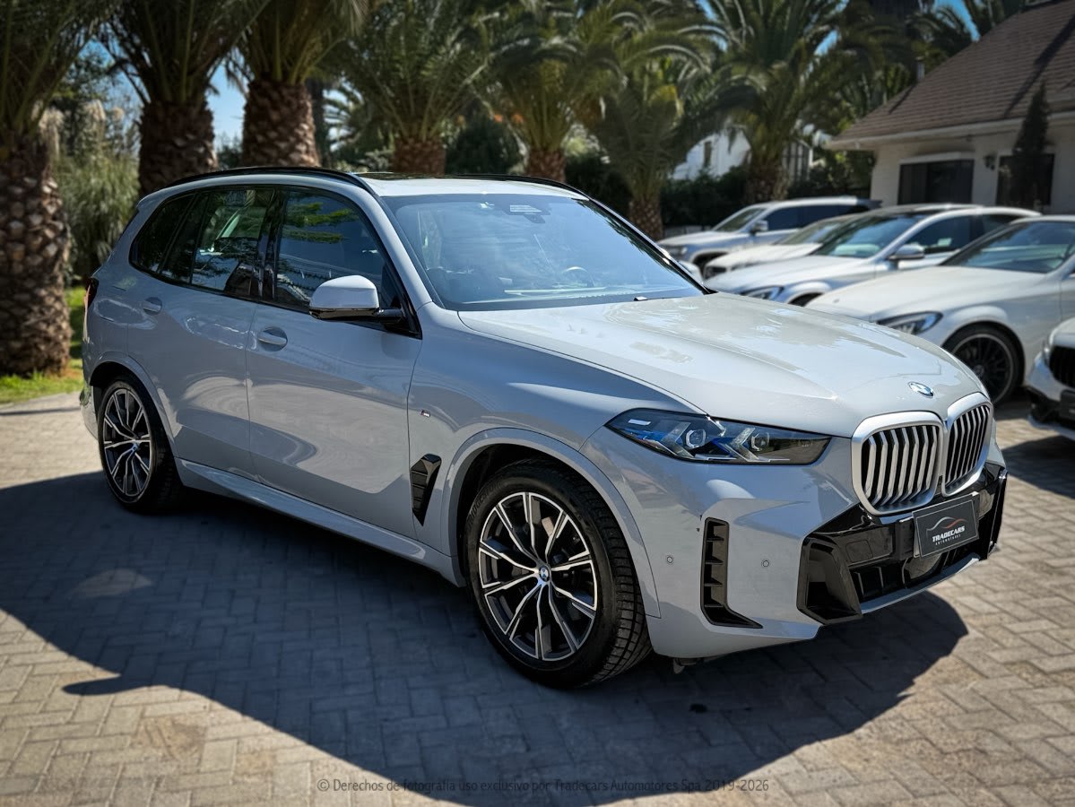 2024 BMW X5 xDrive40i Gris - Miniatura 2