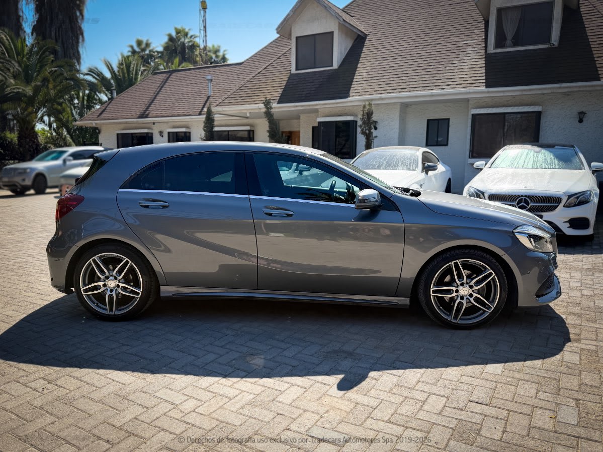 2017 Mercedes-Benz A200 D GRIS - Miniatura 3