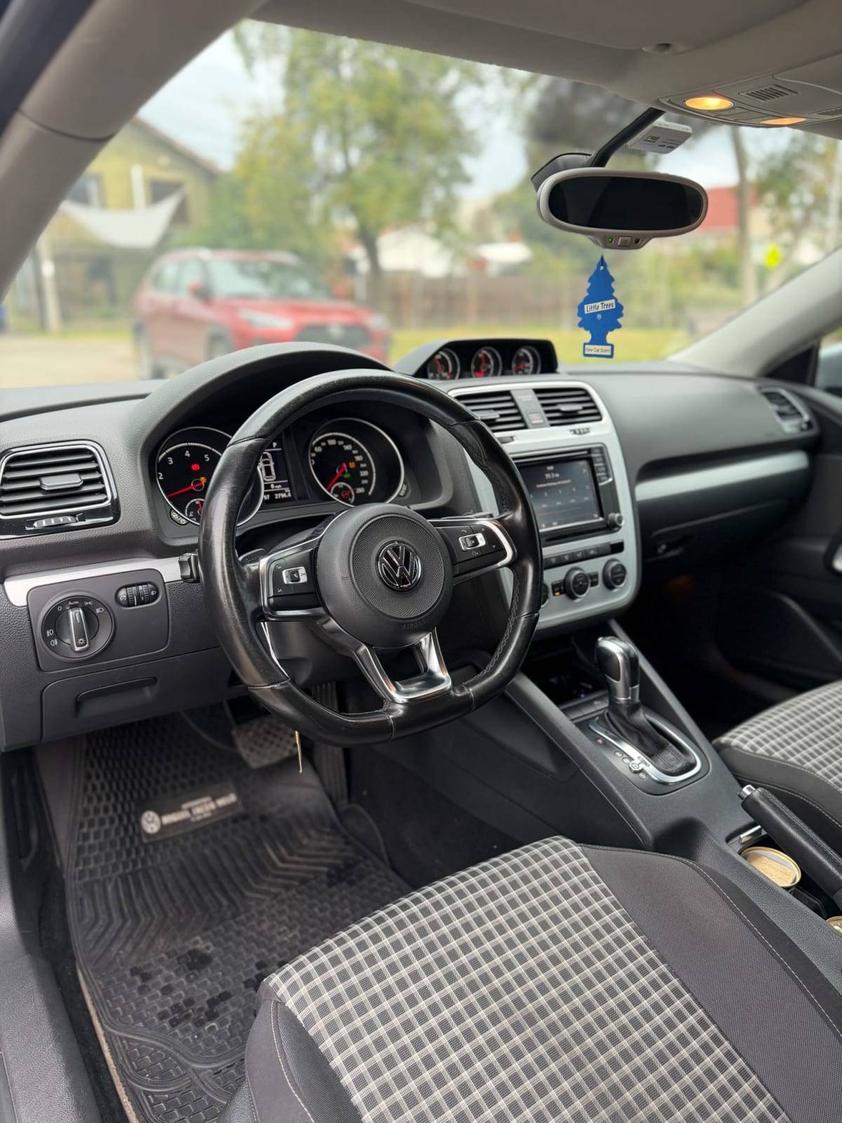 2017 Volkswagen Scirocco 1.4T - Miniatura 9