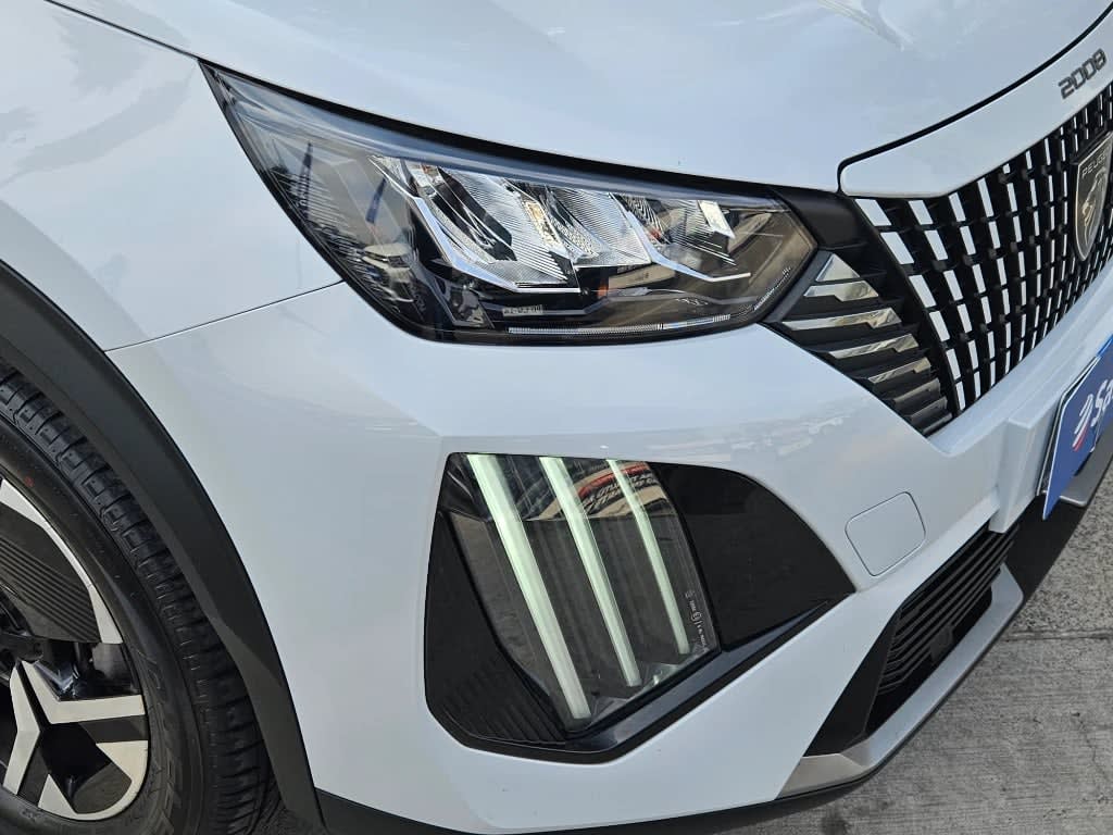 2025 Peugeot 2008 1.2 Blanco - Miniatura 9