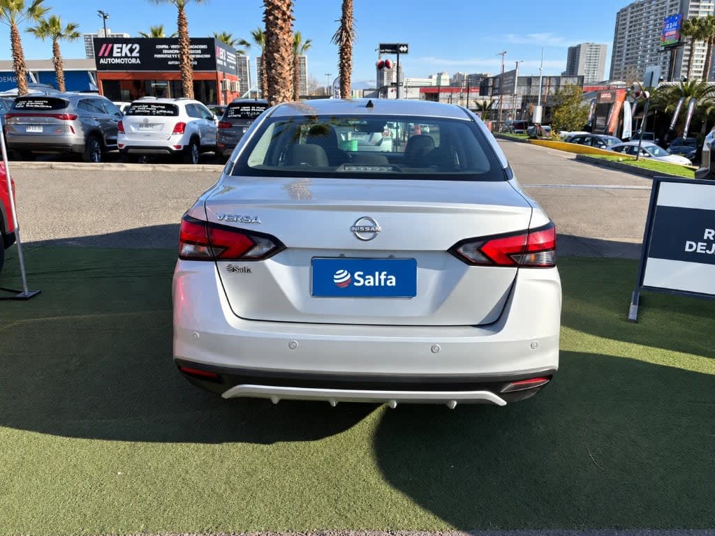 2025 Nissan Versa 1.6 Plata - Miniatura 6