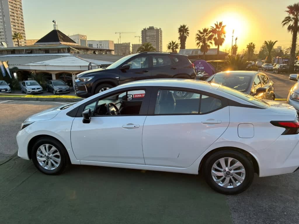 2025 Nissan Versa 1.6 Blanco - Miniatura 8