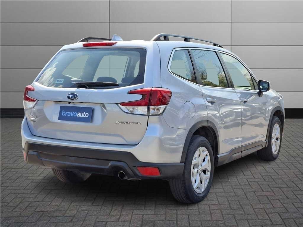 2023 Subaru Forester 2.0 Plata - Miniatura 4