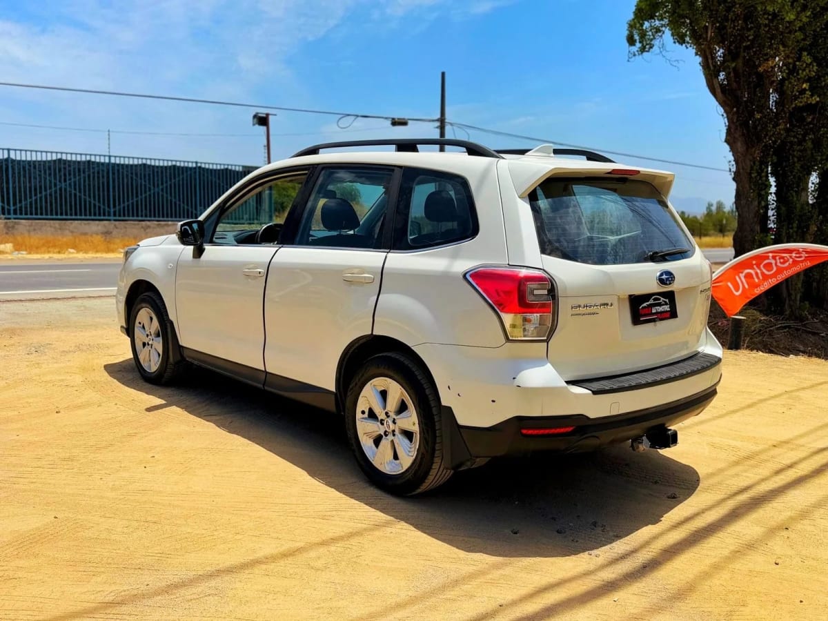 2016 Subaru Forester awd blanco - Miniatura 4