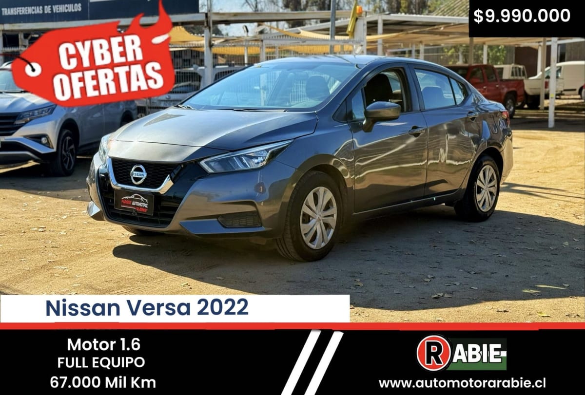 2022 Nissan Versa gris oscuro - Imagen 1