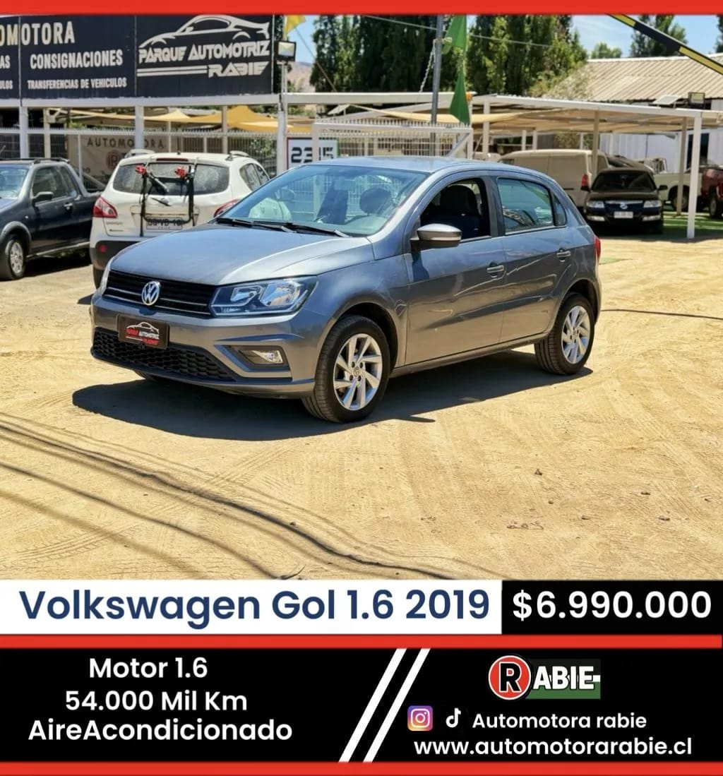 2019 Volkswagen Gol Highline Gris - Miniatura 2
