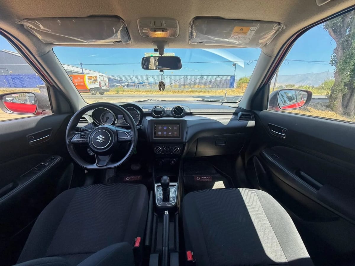 2023 Suzuki Swift AT Rojo - Miniatura 7