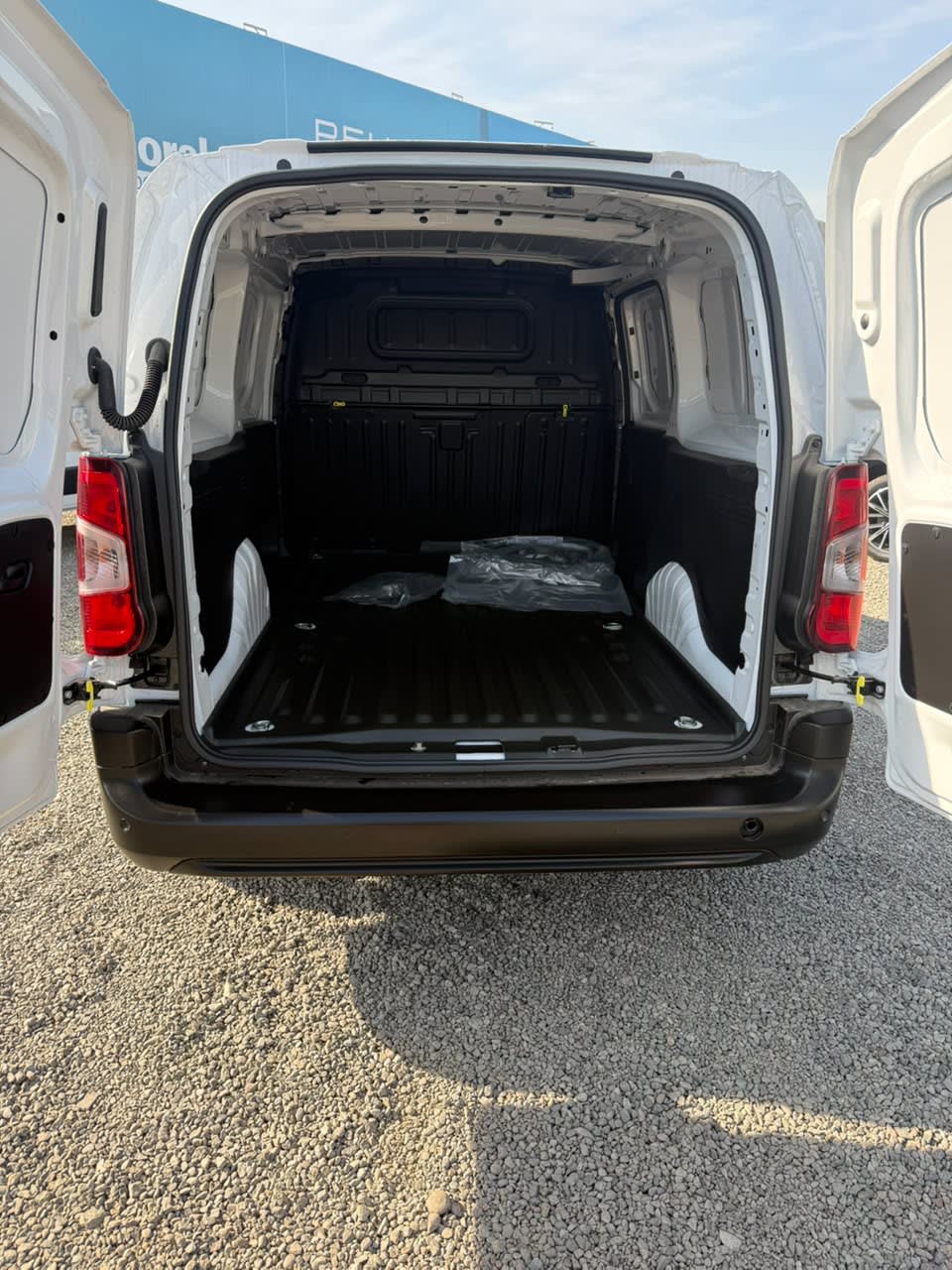 2027 Citroën BERLINGO MCA - Miniatura 9