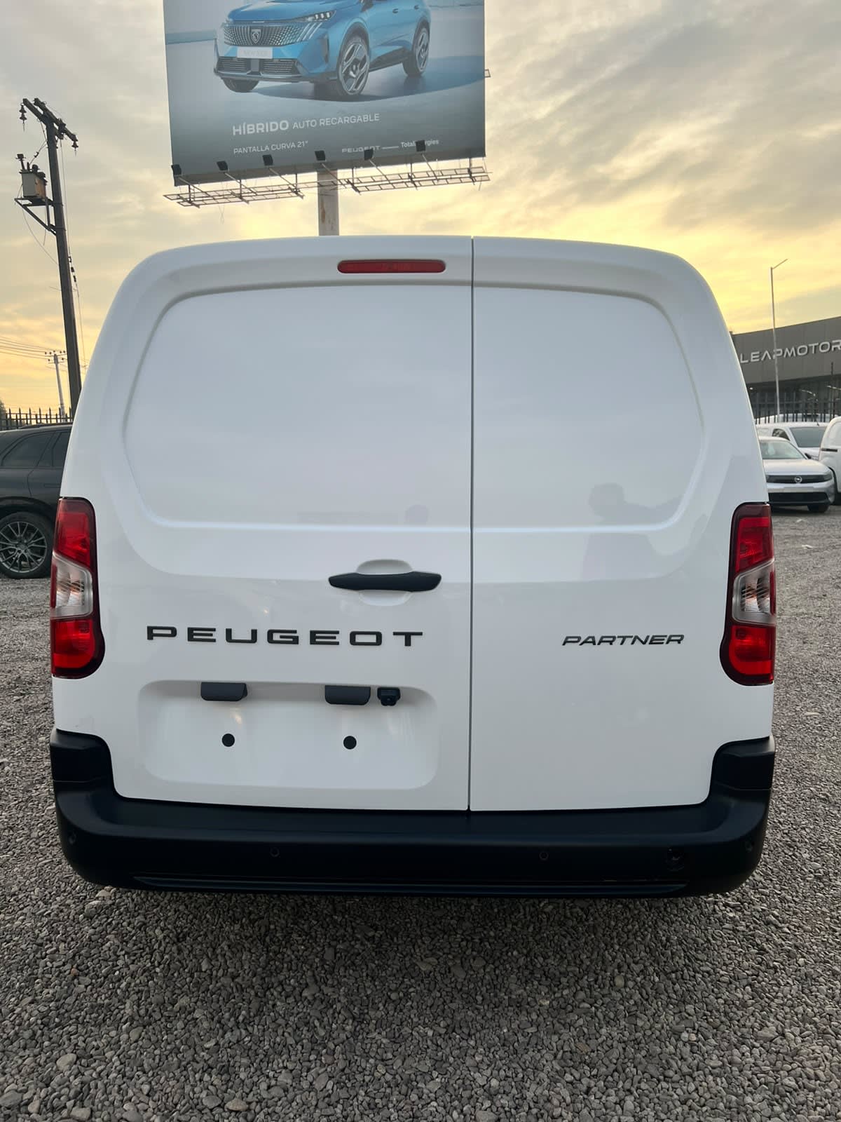 2027 Peugeot PARTNER MCA - Miniatura 7