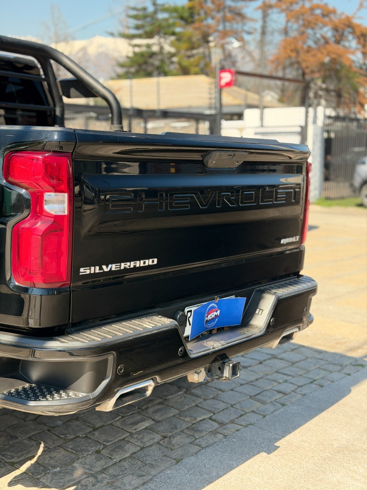 2021 Chevrolet SILVERADO LT Negro - Miniatura 2