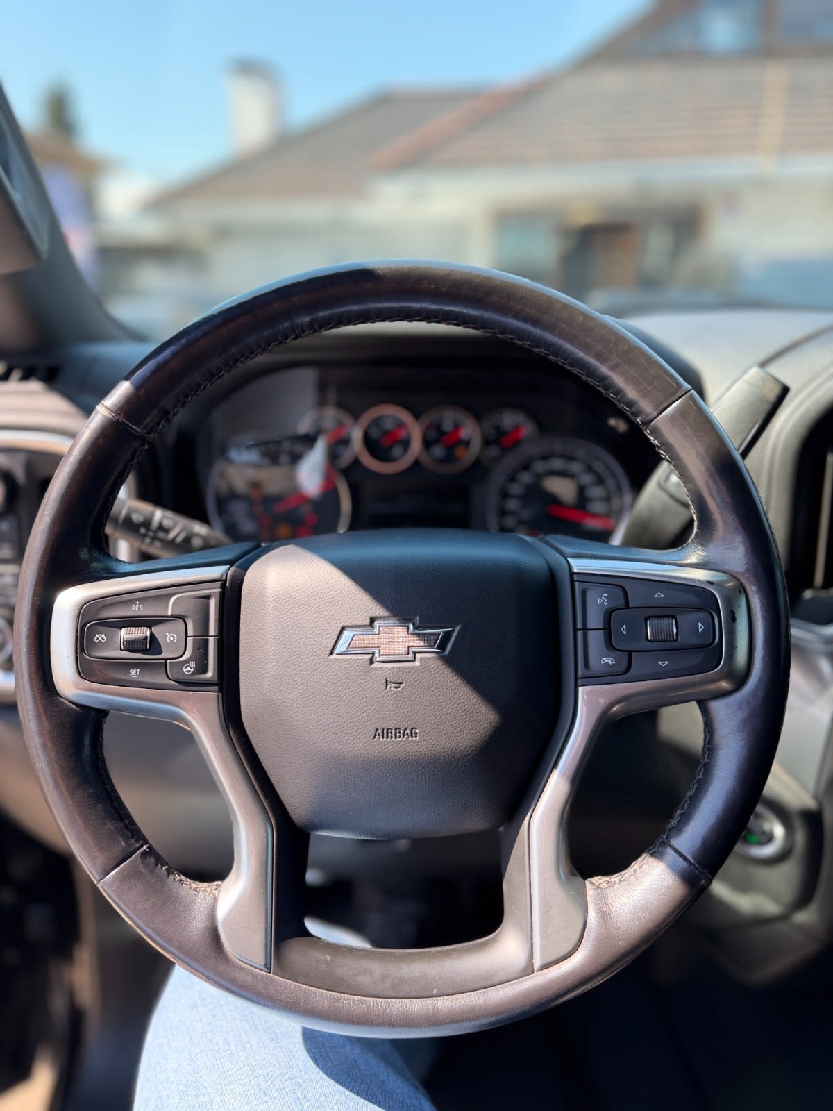2021 Chevrolet SILVERADO LT Negro - Miniatura 5