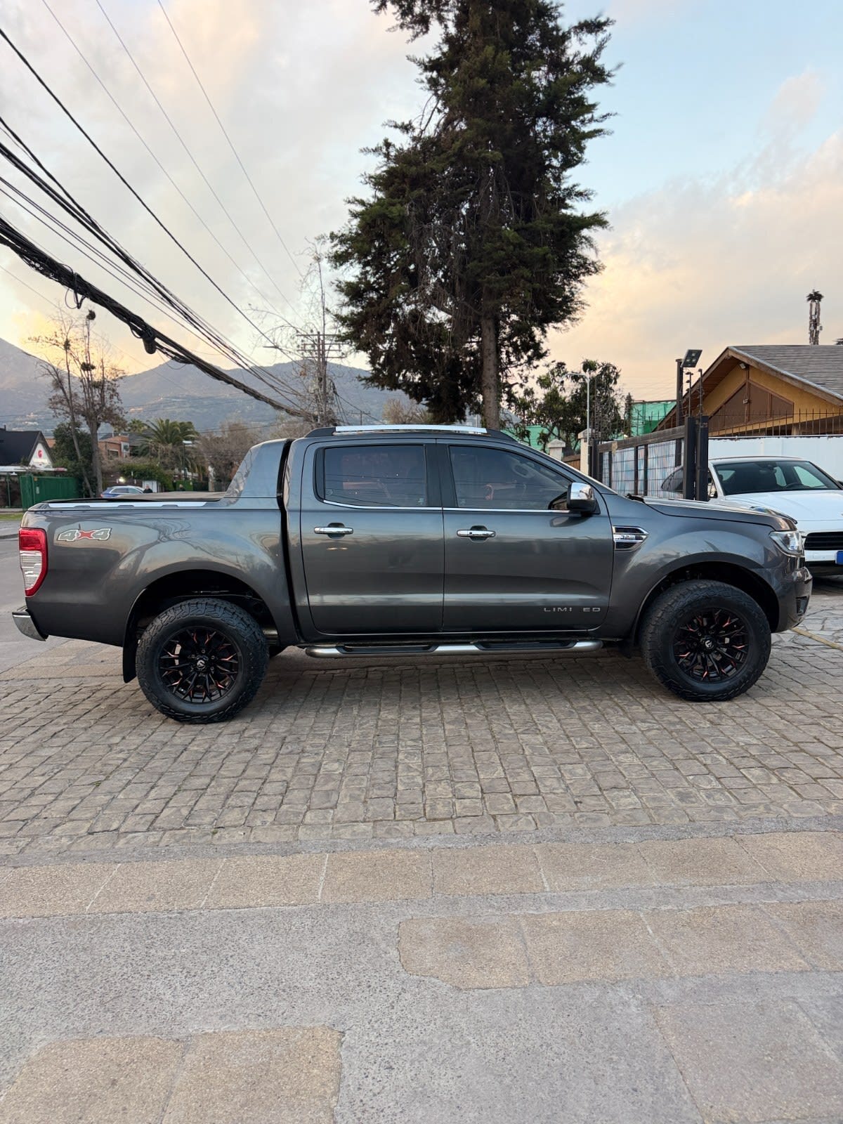 2022 Ford RANGER LIMITED Gris - Miniatura 5
