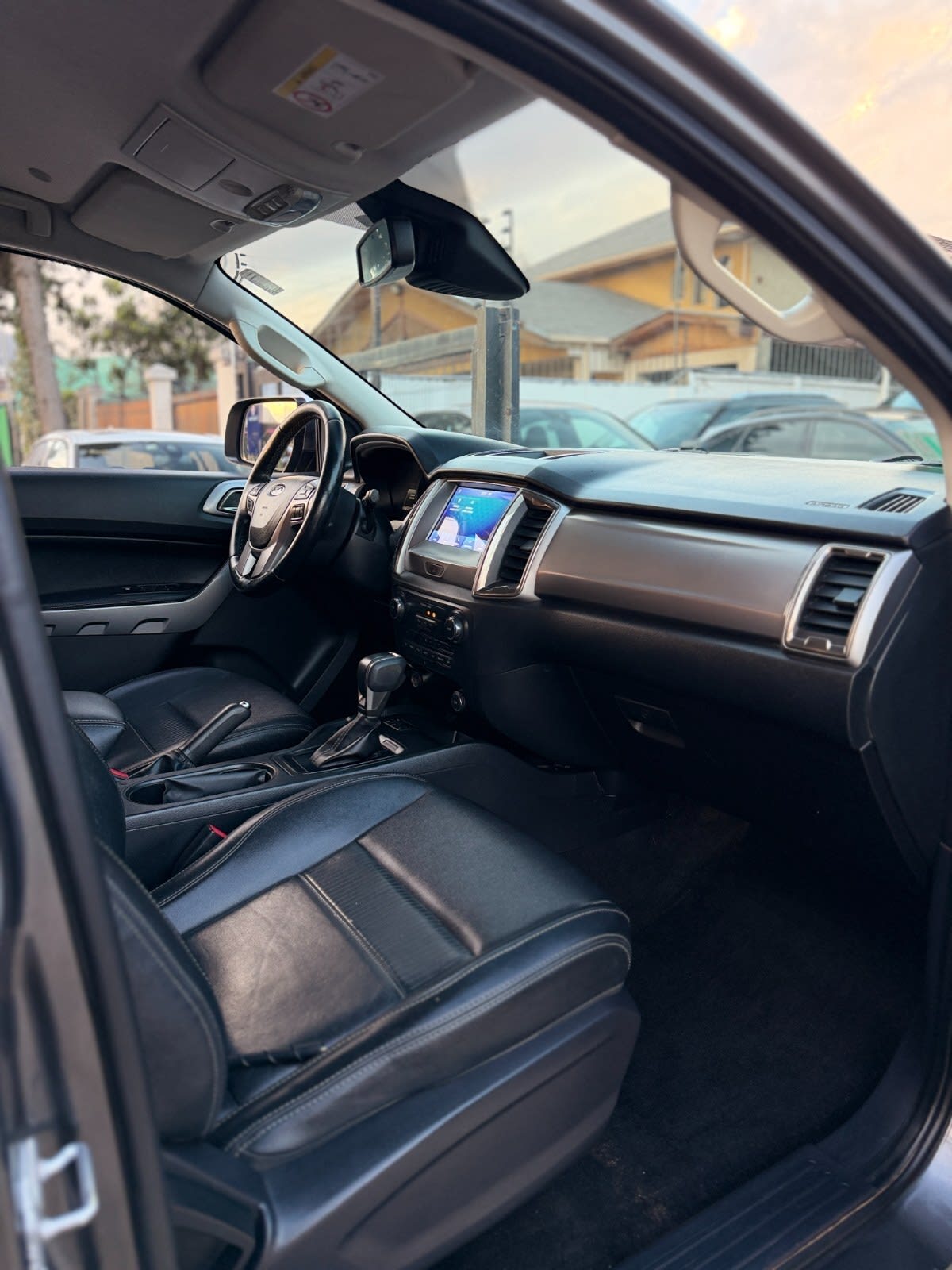 2022 Ford RANGER LIMITED Gris - Miniatura 9