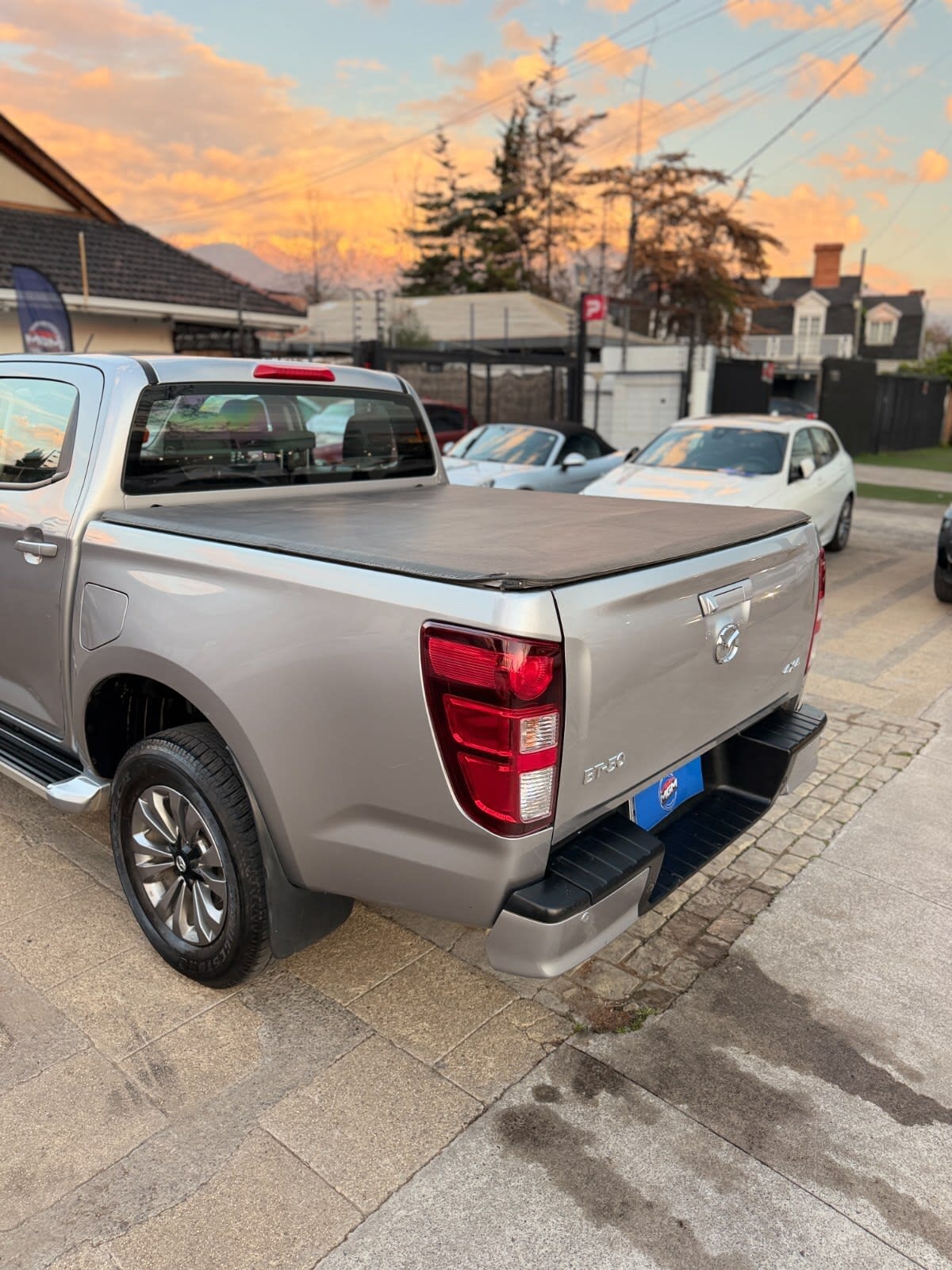 2023 Mazda BT-50 3.0 DIESEL Gris - Miniatura 10