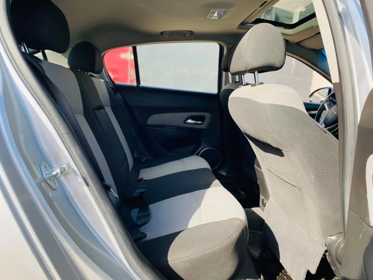 2014 CHEVROLET CRUZE 1.8 LS Plata - Miniatura 5