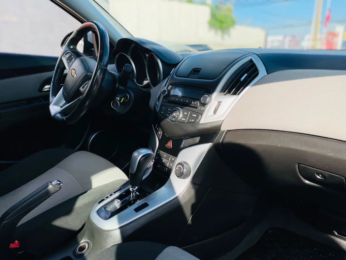 2014 CHEVROLET CRUZE 1.8 LS Plata - Miniatura 6