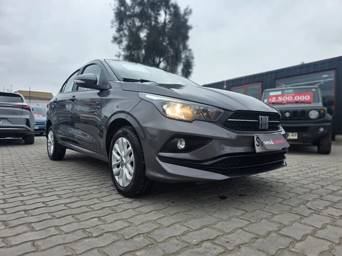 2023 FIAT CRONOS DRIVE 1.8 Plata - Miniatura 2