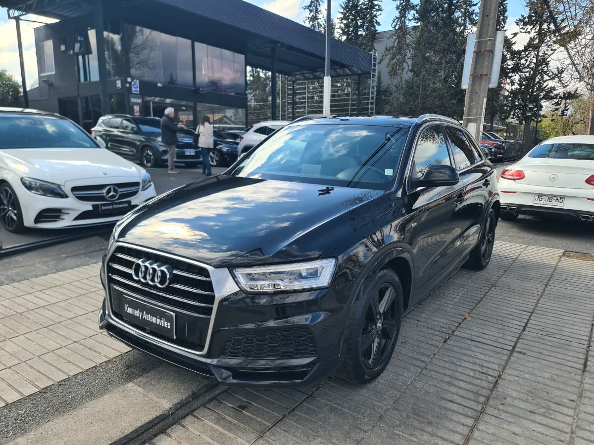 2019 Audi Q3 S Negro - Miniatura 2