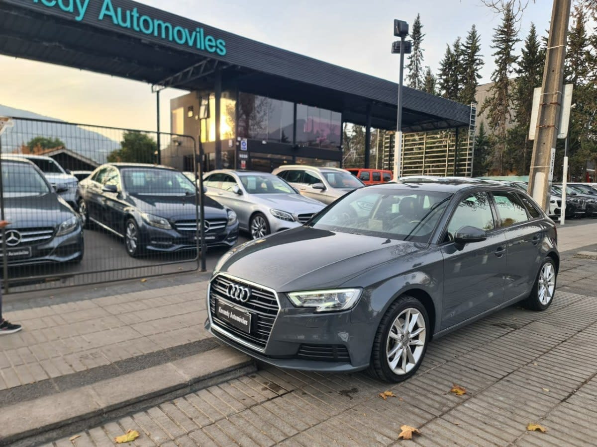 2019 Audi A3 1.4 Gris - Imagen 1