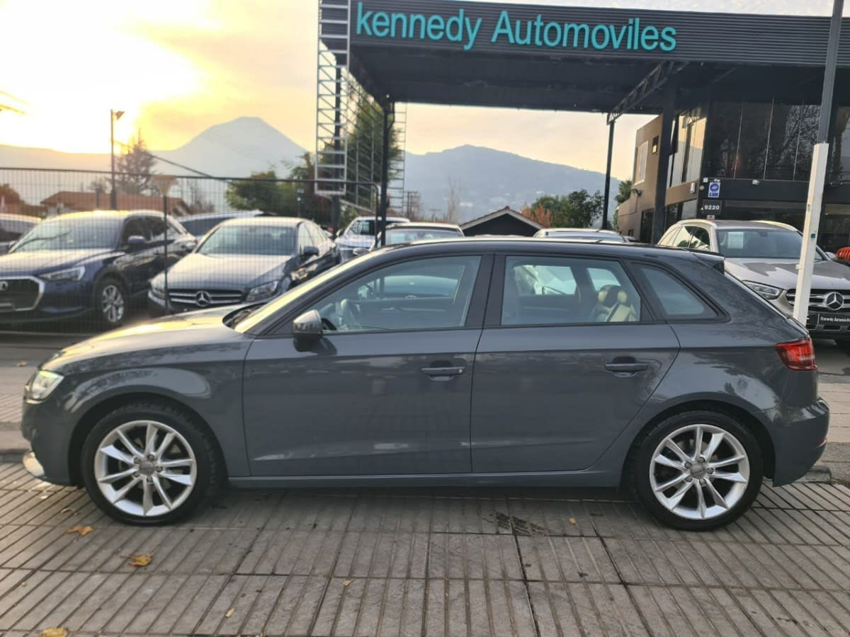 2019 Audi A3 1.4 Gris - Miniatura 8