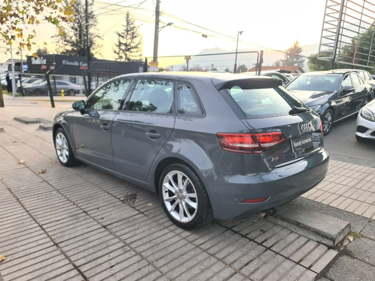 2019 Audi A3 1.4 Gris - Miniatura 10