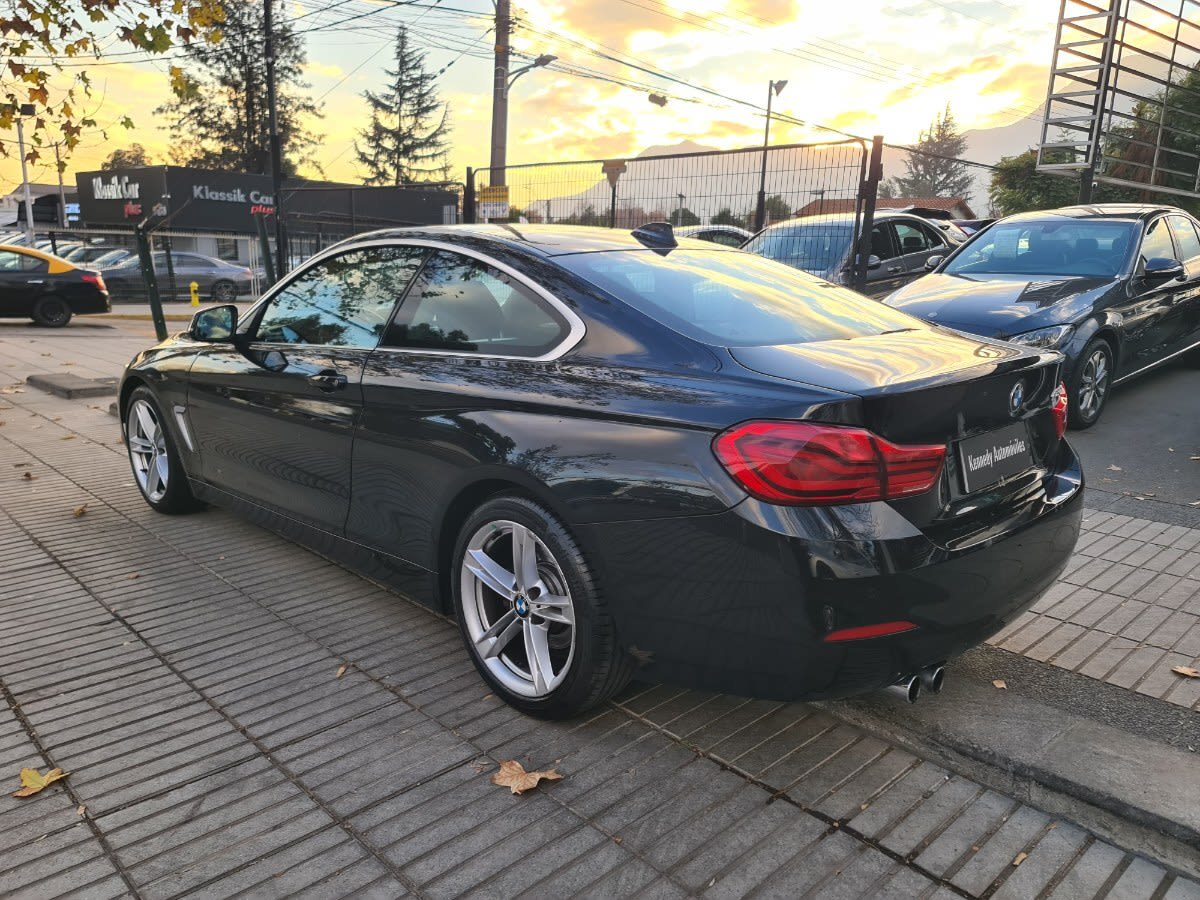 2018 BMW 420I 2.0 Negro - Miniatura 3